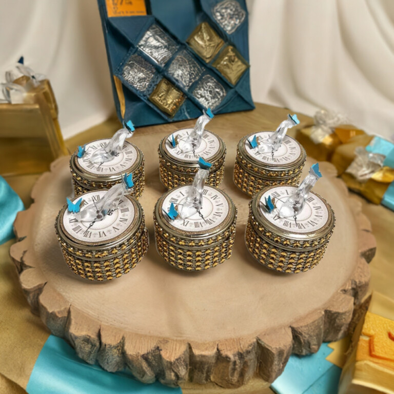 Cinderella gift boxes clock