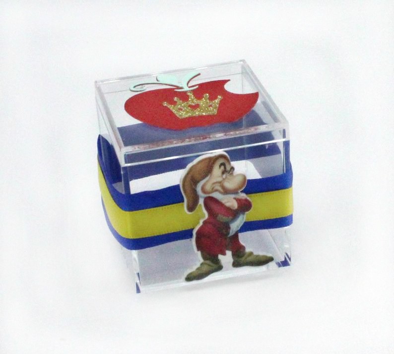 One acrylic Snow White favor box with Seven Dwarfs decoration and princess-themed lid, ideal for candy treats at Snow White birthday parties